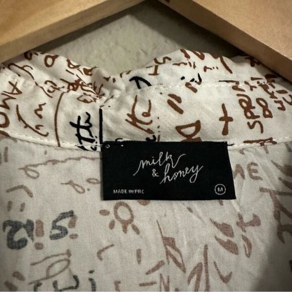 Milk & Honey print crop front twist dress shirt size medium - Picture 6 of 10